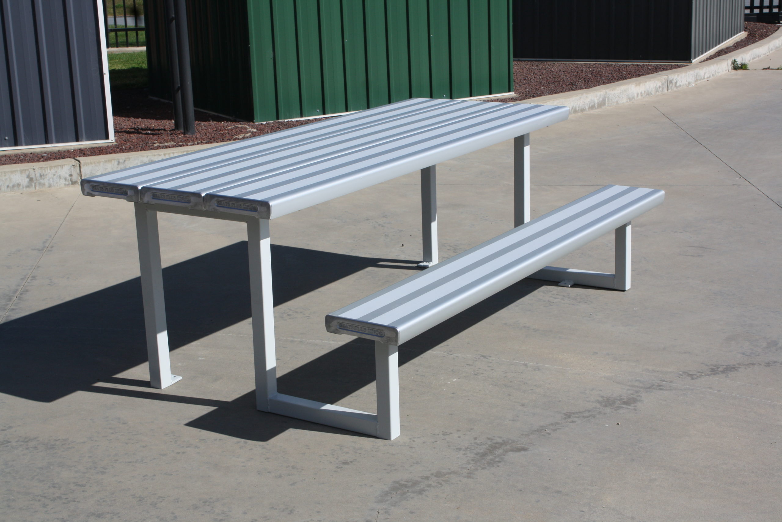 Deluxe Park Setting powder coated in Colorbond Shale Grey